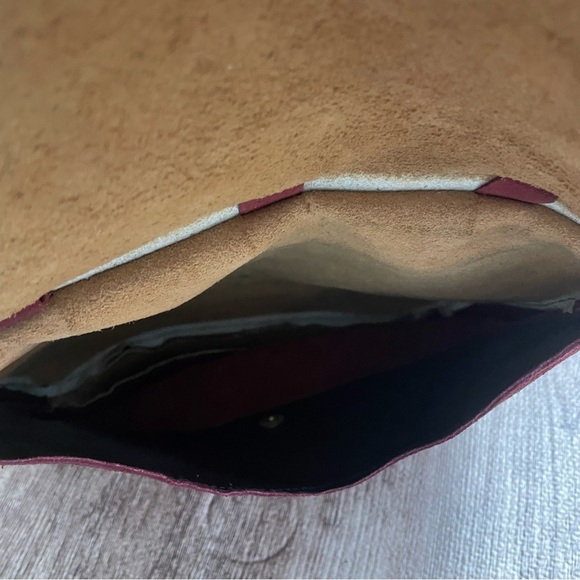 Deadstock Vintage 70s Maroon Leather & Suede Buckle Front Shoulder Purse - Picture 6 of 6